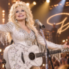 Indiase dragqueens brengen eerbetoon aan Dolly Parton in New Delhi